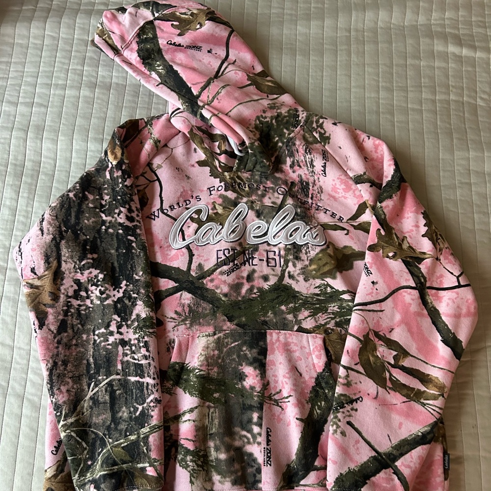 L women’s pink camo Cabela’s hoodie
